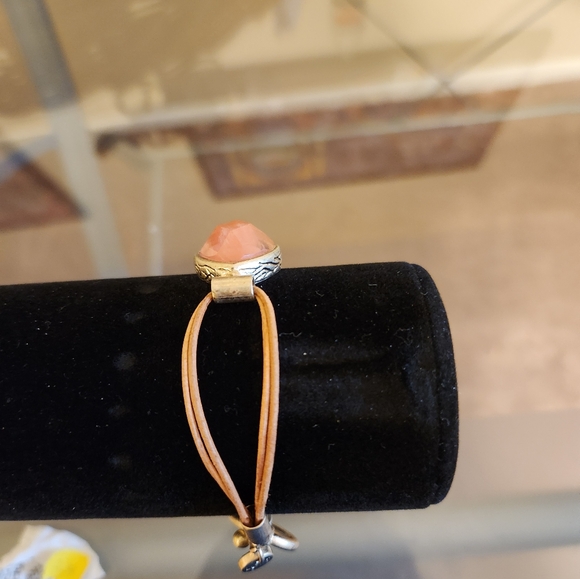 Loft Bracelet EUC - Picture 2 of 4